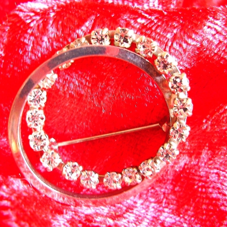 Vintage Brosche 2 Ringe mit Strass besetzt aus den 60er Jahren