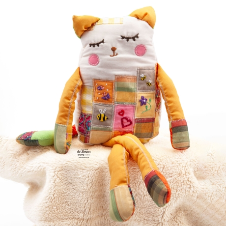 Süsses Kätzchen aus Stoffresten - UPCYCLING Stofftier