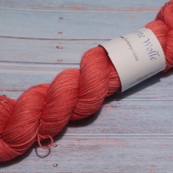 Handgefärbte 4-fädige Sockenwolle BFL Platinum 22/80