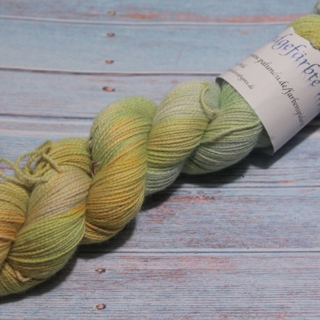 Handgefärbte 2-fädige Sockenwolle BFL Platinum HighTwist 22/34