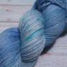 Handgefärbte 4-fädige Sockenwolle BFL Platinum 22/1