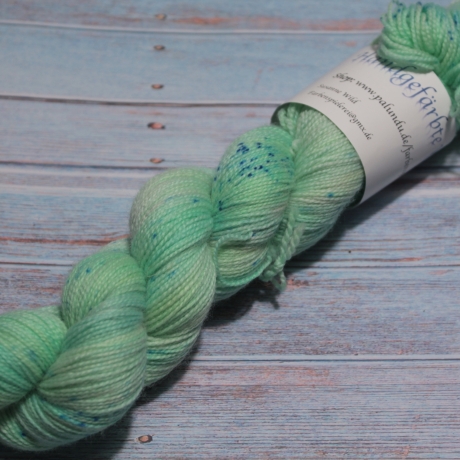 Handgefärbte 2-fädige Sockenwolle BFL Platinum HighTwist 22/23