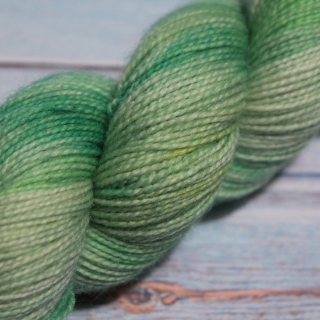 Handgefärbte 2-fädige Sockenwolle BFL Platinum HighTwist 22/39
