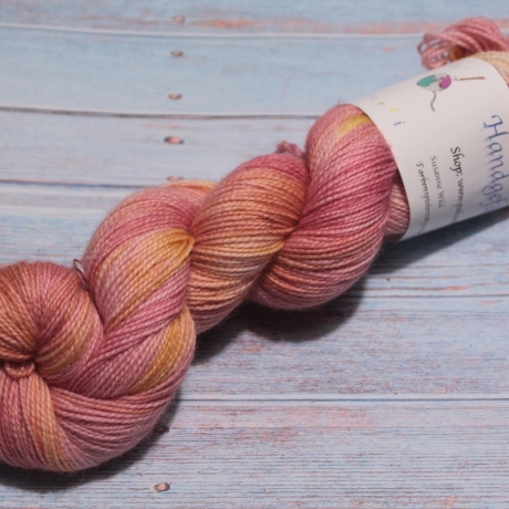 Handgefärbte 2-fädige Sockenwolle BFL Platinum HighTwist 22/40