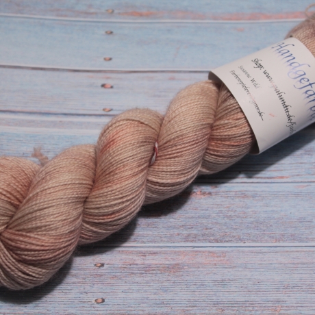 Handgefärbte 2-fädige Sockenwolle BFL Platinum HighTwist 22/43