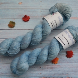 Handgefärbte Wolle Merino-Baumwolle 2-fädig Velvet 23/2 Handgefärbte Wolle Merino-Baumwolle 2-fädig Velvet 23/2