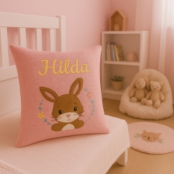 Persoanlisierte Nameskissen mit Hase im Blumenkranz