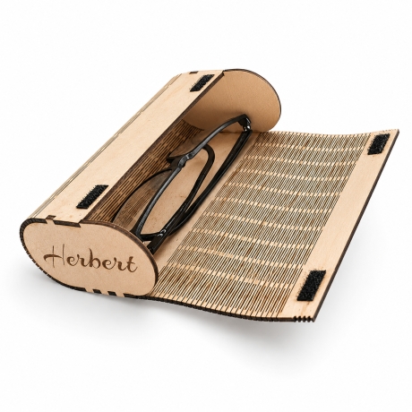 Personalisiertes Brillenetui aus Holz mit Gravur