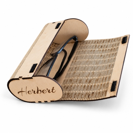Personalisiertes Brillenetui aus Holz mit Gravur