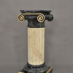 Griechische Säule. 85 cm.