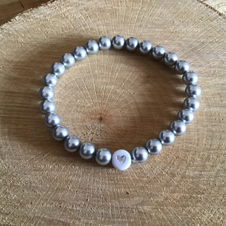„Herzchen“ Preciosa Nacre Perlenarmband in Grau
