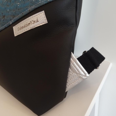 Rucksack VARO aus Kunstleder und Kork, türkis/silber