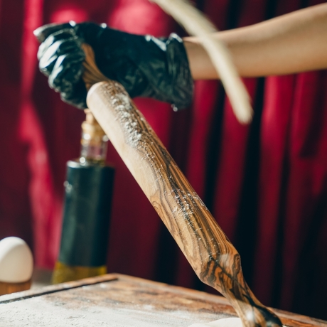 Handgefertigtes Olivenholz-Nudelholz mit ergonomischen Griffen