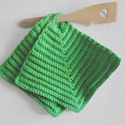 Gehäkelte Topflappen im 2er Set aus grünem BW, ähnlich Schulgarn