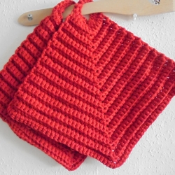 Gehäkelte Topflappen 2er Set aus roter BW,ähnlich Schulgarn