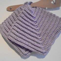 Gehäkelte Topflappen 2er Set aus violetter BW, ä. Makramee