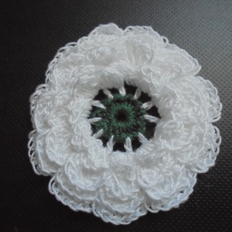 Häkelblüten -Blume von Srebrenica-gefertigt-Handgehäkelt-gehäkelt