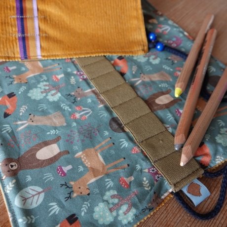 Rollmäppchen für Buntstifte, Cord Gelb/Tiere