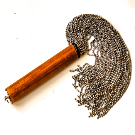 Heavy Metal. 53cm/21 Kugelketten-Flogger
