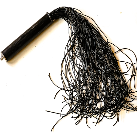 Black Beauty. 53cm/21 Gummi-Flogger