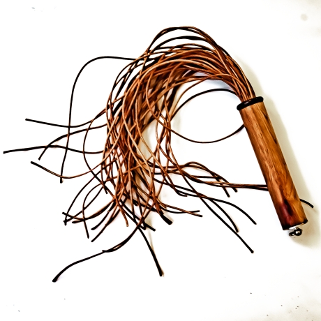 Mini/Spaghetti/Porcini. 43cm/17 Flogger mit 40 Strängen