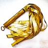 Medea. 61cm/24 Flogger aus goldenem Ziegenleder