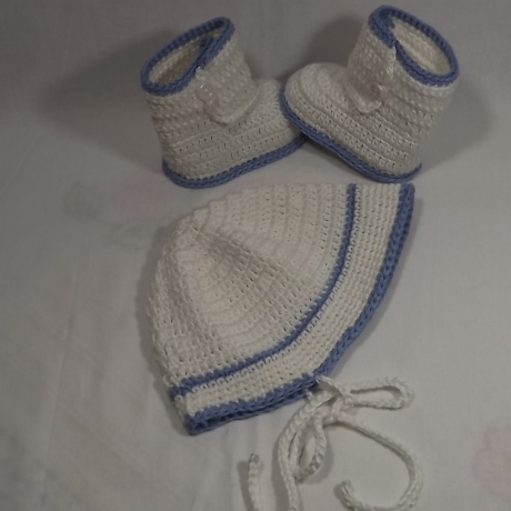 Baby-Boot's, 9,5 cm & Mütze, umfang: 37-40cm. weiß/blau