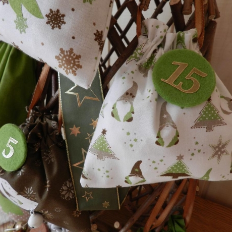 Adventskalender/Weihnachtssäckchen in grün/braun
