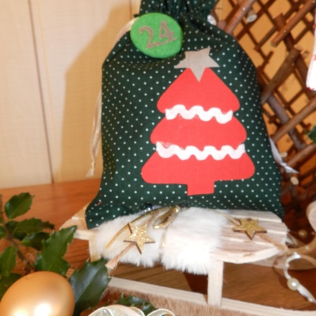 Adventskalender/Weihnachtssäckchen in grün/rot