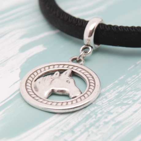 Magnetverschlußarmband mit Pferdekopfanhänger