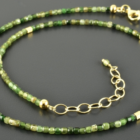 Turmalin Kette zart grün vergoldetes Silber Würfel Brautschmuck