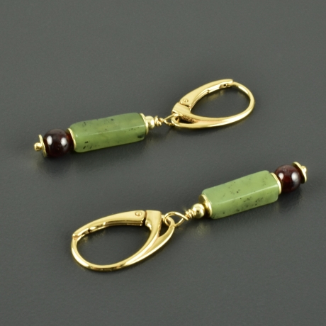 Ohrringe grüne Jade Granat vergoldetes Silber Geschenk Rechteckig