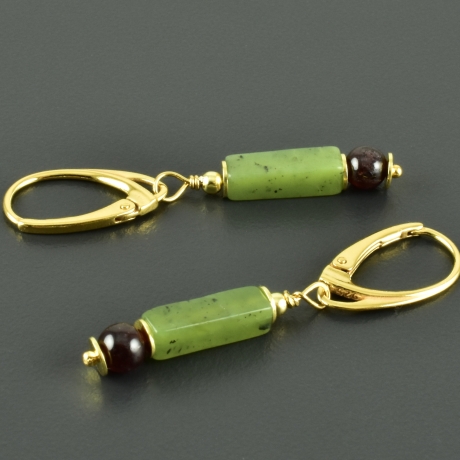 Ohrringe grüne Jade Granat vergoldetes Silber Geschenk Rechteckig