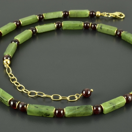 Kette grüne Jade Granat vergoldetes Silber Geschenk Rechteckig