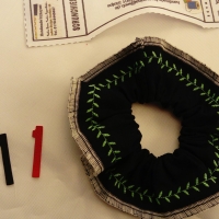 Haargummi Scrunchie Haarschmuck Haarscrunchie aus Stoff verziert