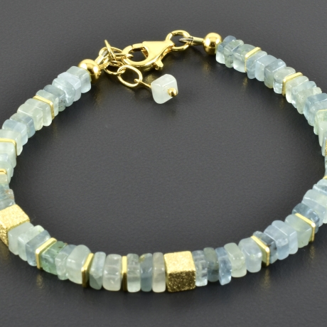 Aquamarinarmband vergoldetes 925er Silber viereckig hellblau zart