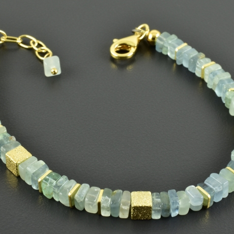 Aquamarinarmband vergoldetes 925er Silber viereckig hellblau zart
