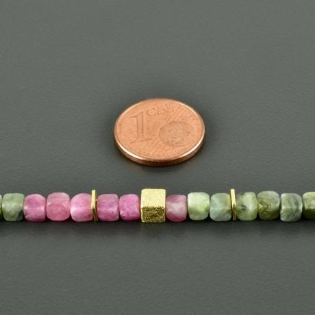 Zarte Turmalinkette bunt multicolor facettierte Würfel vergoldet
