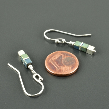 Minimalistische Hängeohrringe Hämatit 925er Silber Würfelschmuck