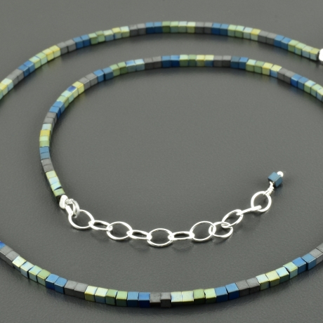 Halskette zarte Hämatitwürfel grün blau minimalistisch Geschenk