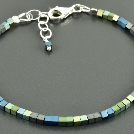 Armband zarte Hämatitwürfel grün blau minimalistisch Armkettchen