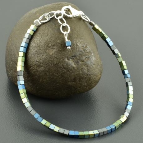 Armband zarte Hämatitwürfel grün blau minimalistisch Armkettchen