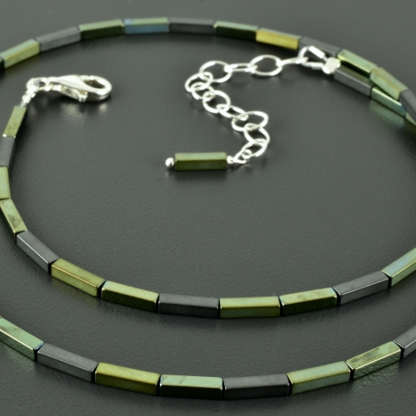 Minimalistische grüne Hämatitkette mit Rechtecken - Geschenk