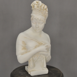 Büste einer Frau mit Schal. Schöne Dekoration für dein Zuhause.