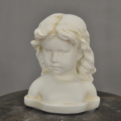 Büste von einem Mädchen. Eine wunderschöne Dekoration. 21 cm.