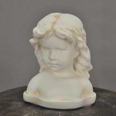 Büste von einem Mädchen. Eine wunderschöne Dekoration. 21 cm.