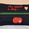 Taschentüchertasche  an apple a day Reissverschluss Spruch