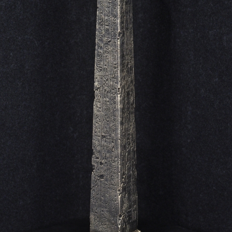 Obelisken Figur. Schöne Dekoration für Ihr Zuhause. 84 cm.