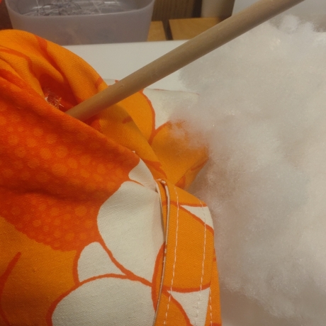 Leseknochen Nackenrolle mit Henkel Handmade Unikate 