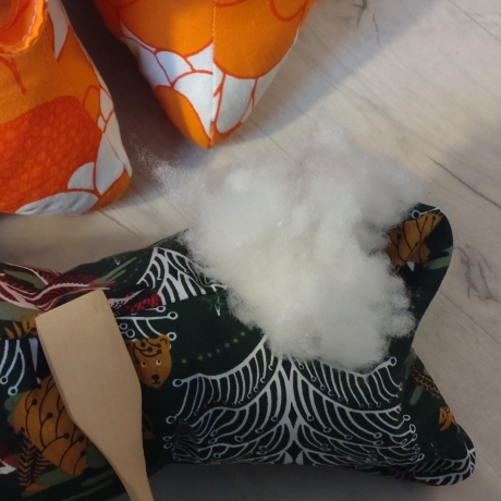 Leseknochen Nackenrolle mit Henkel Handmade Unikate 